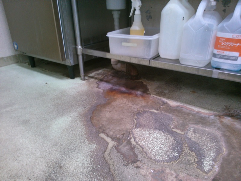 ＫＮＧ　厨房床 (2)