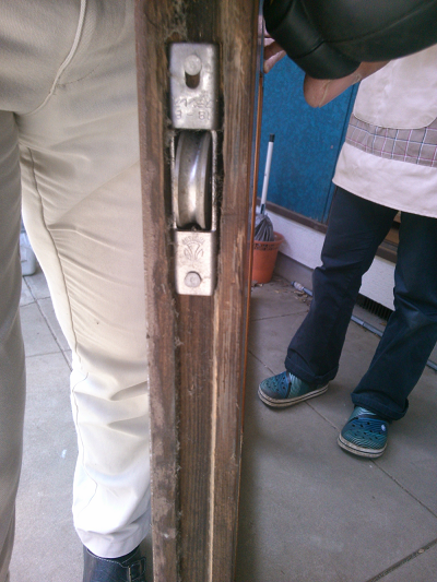 Ｉ様邸　戸車交換 (2)