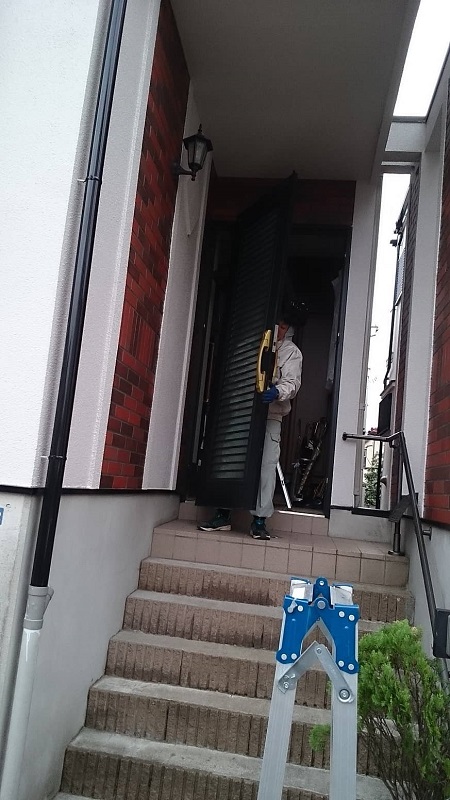 リフォームドア施工中